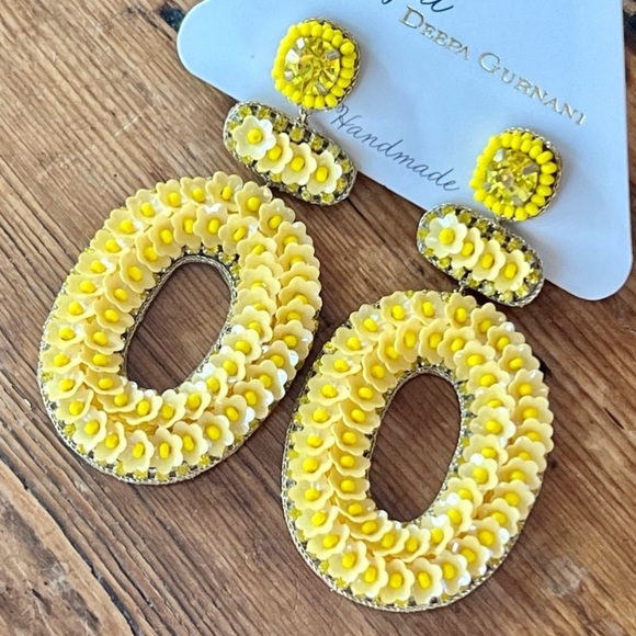 NWT Deepa Gurnani Beaded Crystal Flower Chandeliers - Picture 5 of 16